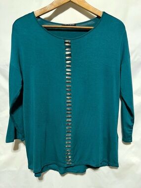 CABLE & GAUGE Teal Cutout Bar Detail Top Minimalist Office Chic